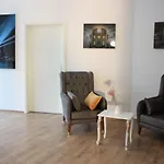 Hr Rooms